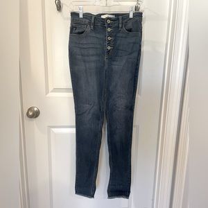 New Women’s Boutique KanCan Jeans. Size 27/7.